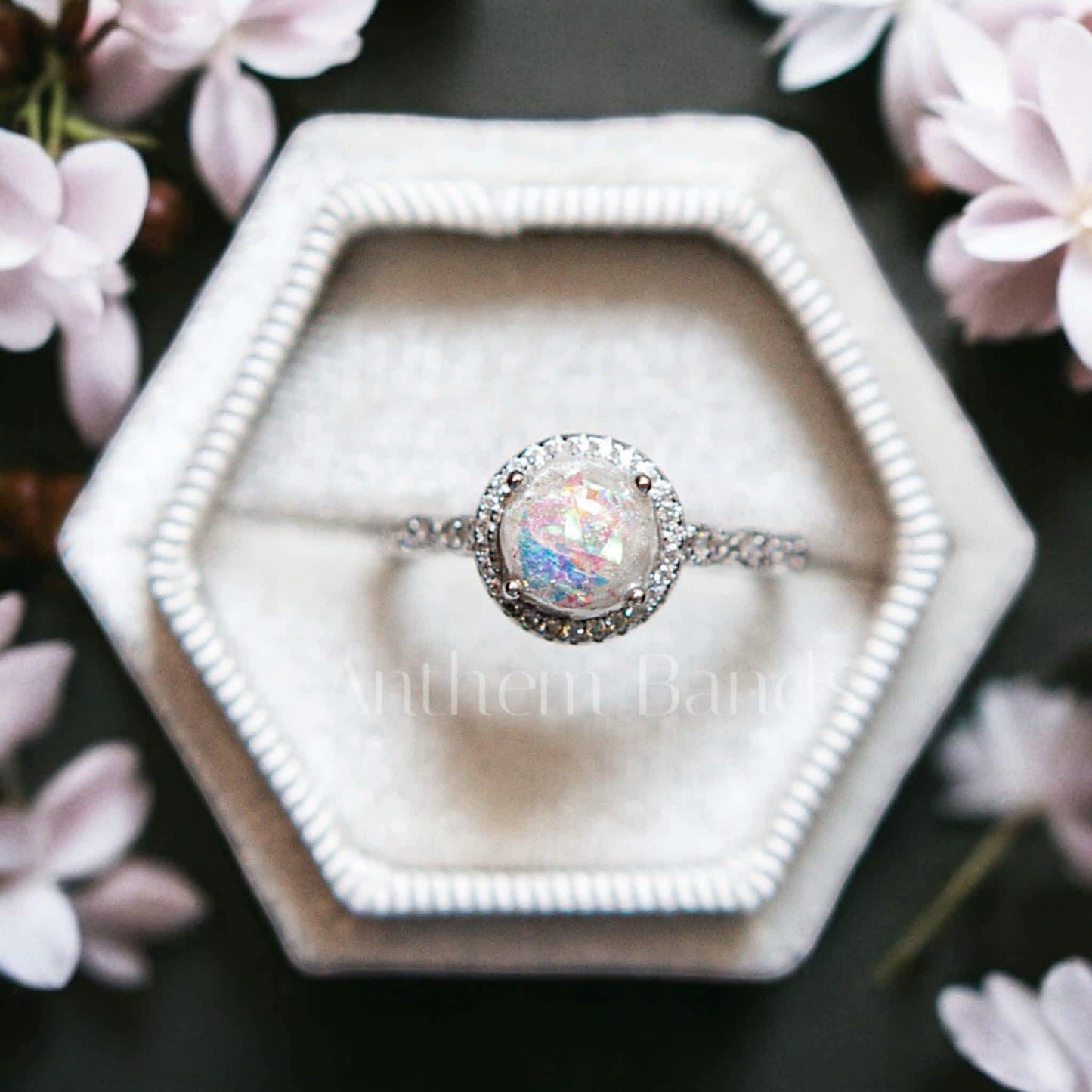 Round prong pave setting